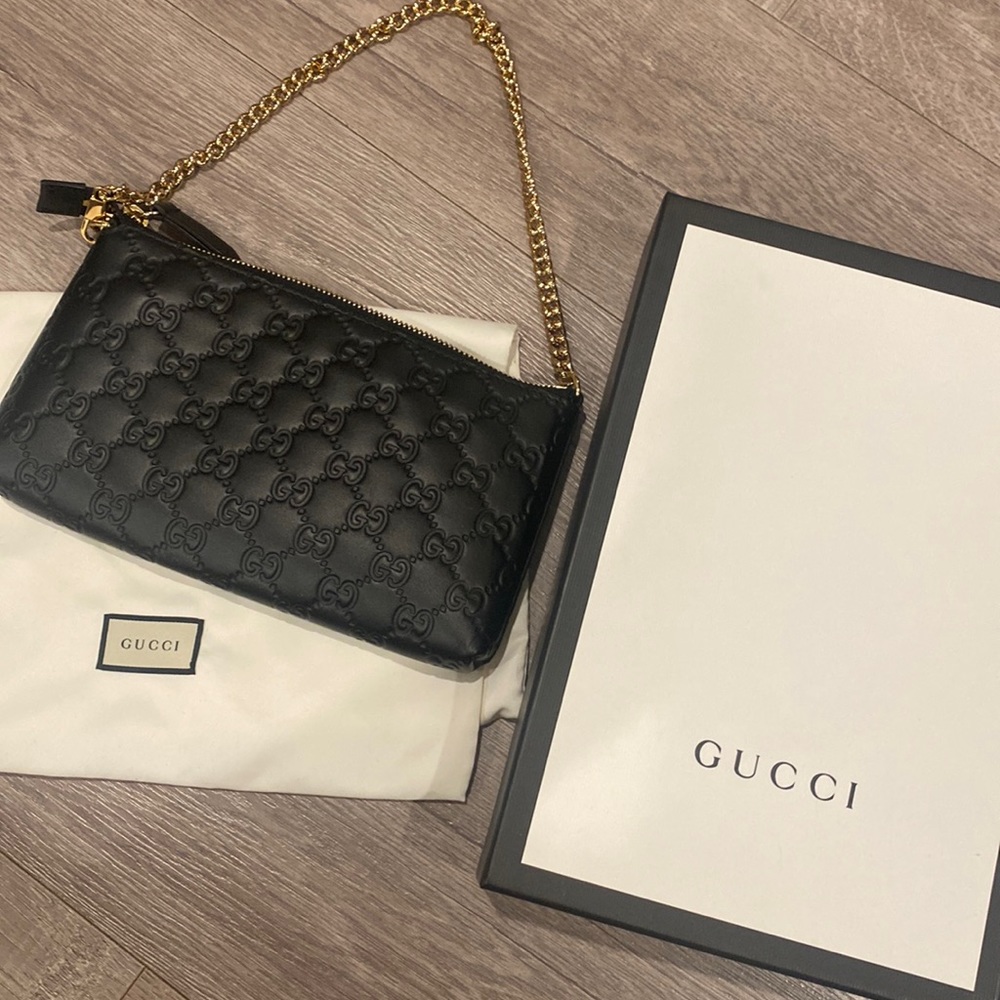 GUCCI GG Signature Mini Chain Bag